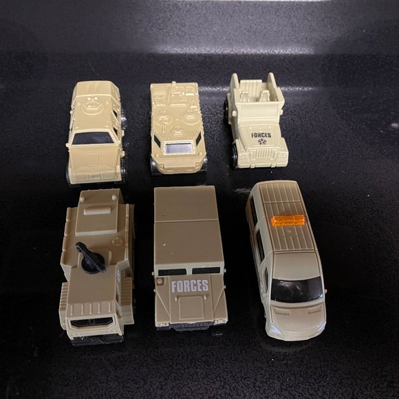 Bundle of 6 Military vehicles - Picture 1 of 4